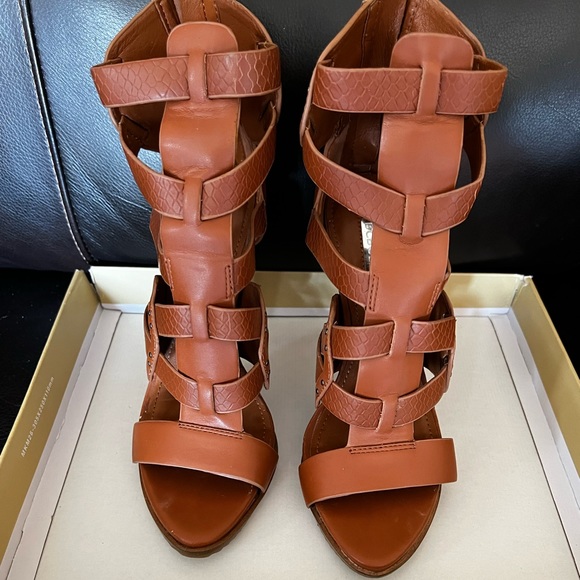 BCBG Generation brown strappy sandal - Picture 2 of 5